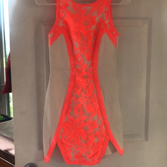 Pretty dress in XS - Picture 2 of 5